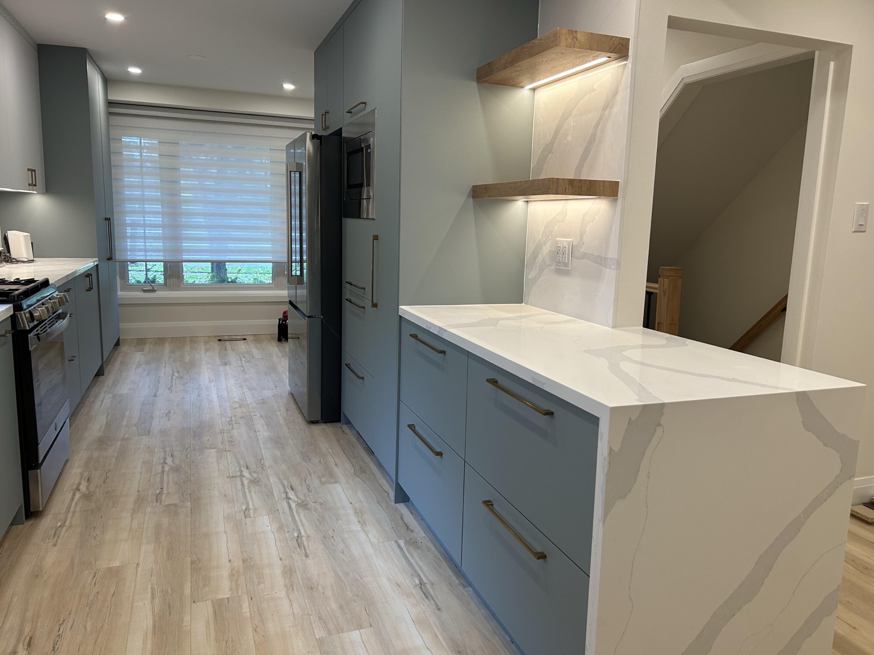 Custom contemporary kitchen in Erin Mills, Mississauga by Nimaska Creative
